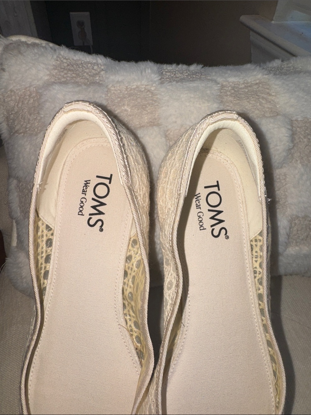 TOMS - Picture 2 of 10